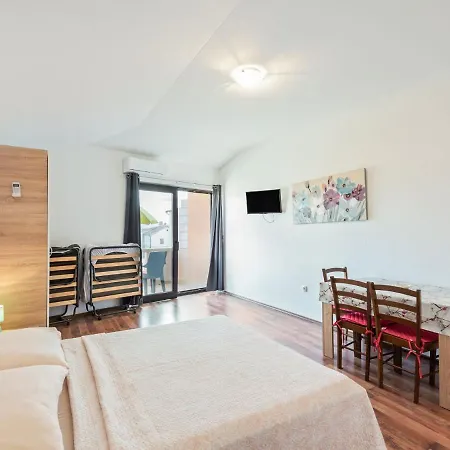 Lovely In With Balcony Posedarje