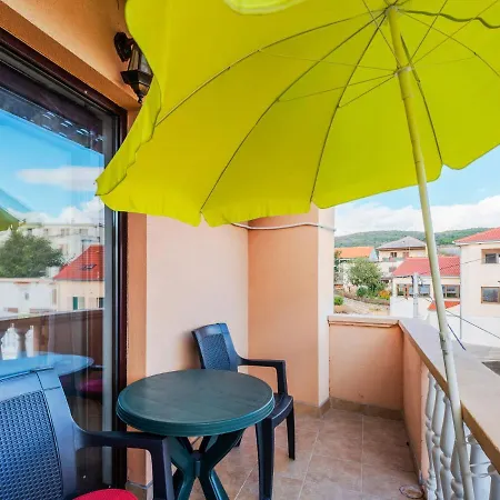 Lovely In With Balcony Apartment *
