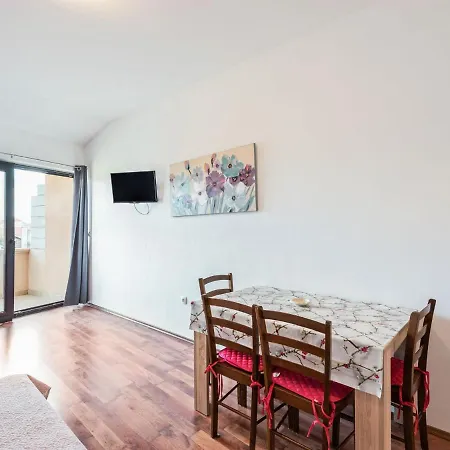 Lovely In With Balcony * Posedarje