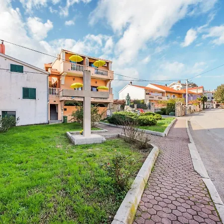Lovely In With Balcony Apartment *